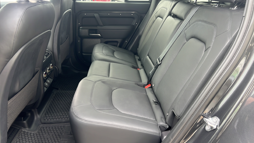 Used 2023 Land Rover Defender 110 AWD/4WD image 15