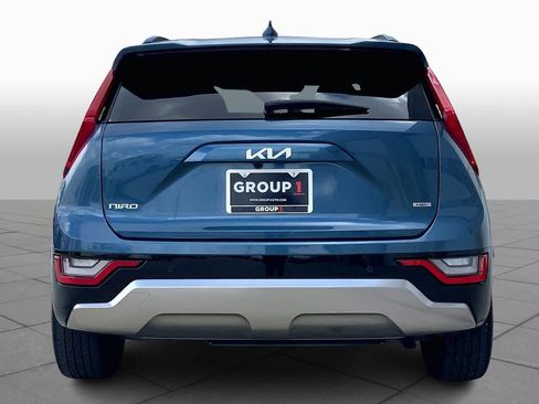 Used 2023 Kia Niro SX Touring image 5