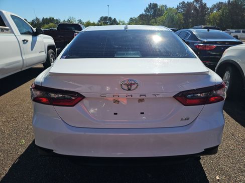 Used 2022 Toyota Camry LE image 6