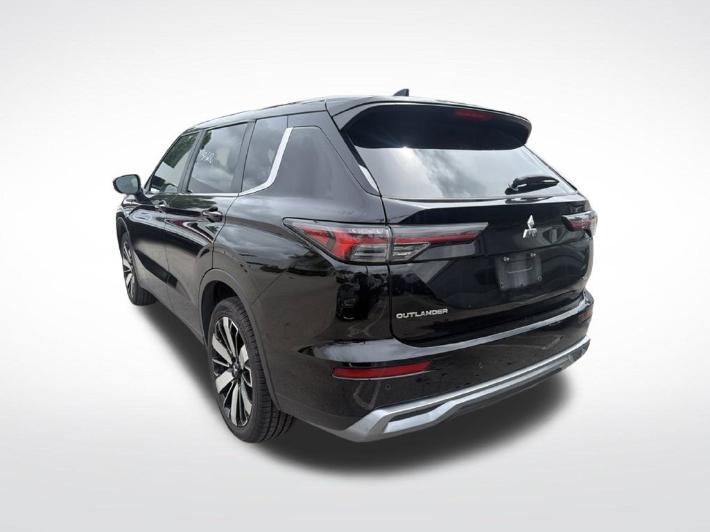 Used 2025 Mitsubishi Outlander SE FWD image 4