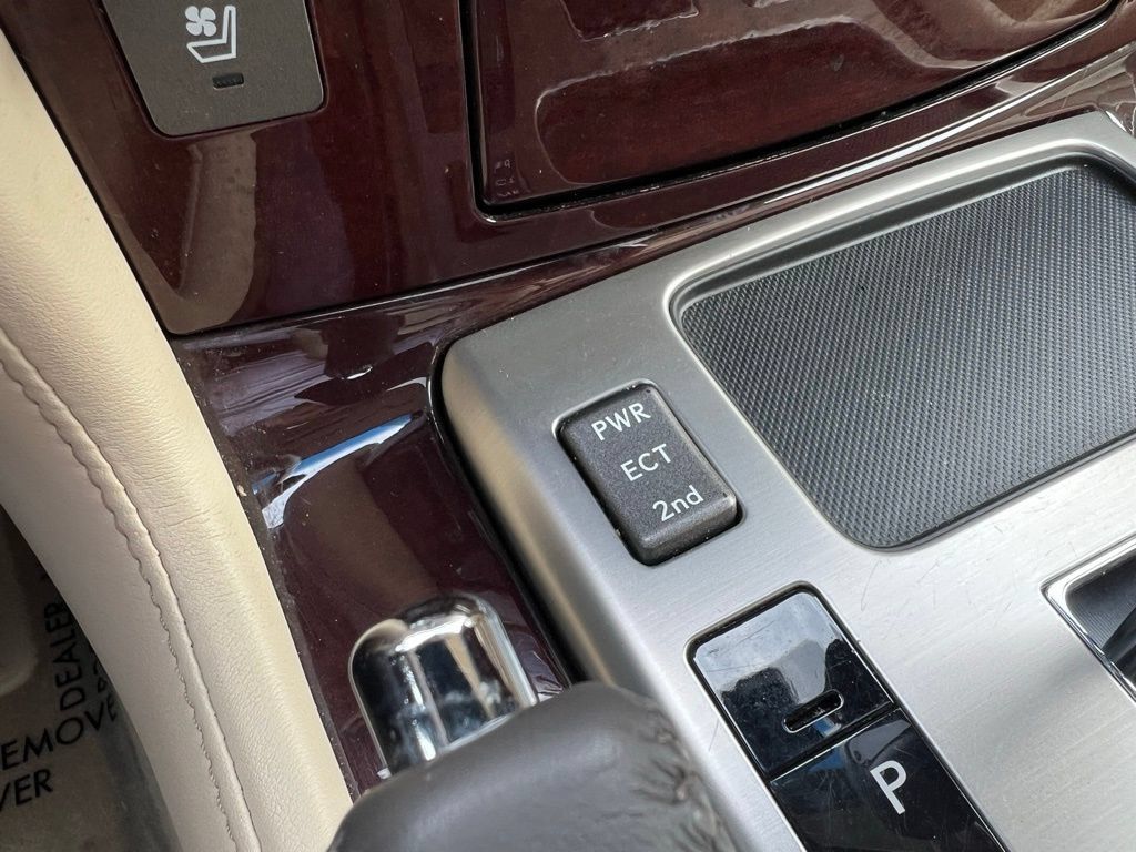Used 2013 Lexus LX 570 4WD w/ Luxury Pkg image 45