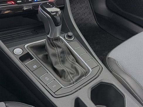 Used 2025 Volkswagen Jetta SE FWD image 18