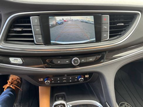 Used 2018 Buick Enclave Premium w/ Experience Buick Package AWD/4WD image 18
