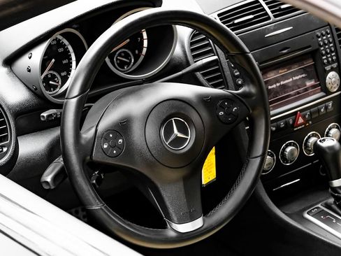 Used 2011 Mercedes-Benz SLK 300 image 18
