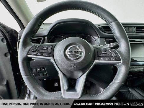 Used 2018 Nissan Rogue SL FWD image 11