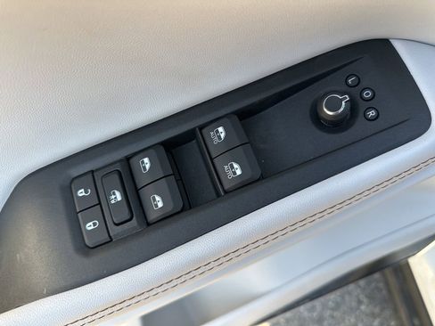 New 2026 Jeep Cherokee Limited image 12