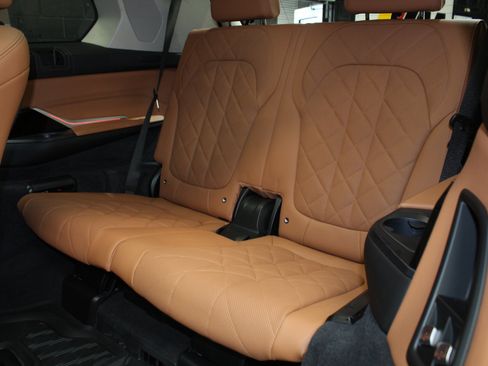 Used 2025 BMW X7 xDrive40i AWD/4WD image 38