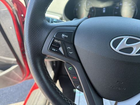 Used 2016 Hyundai Veloster Turbo FWD image 18