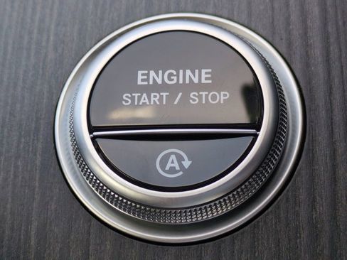 Used 2025 Mercedes-Benz C 300 Sedan image 27