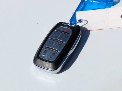 Used 2023 Chrysler Pacifica Touring-L FWD image 33