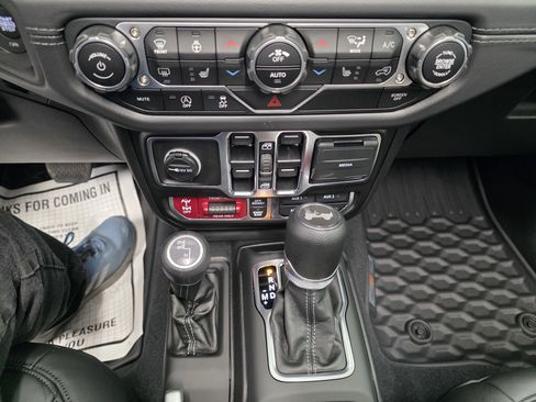 New 2025 Jeep Wrangler Unlimited Rubicon w/ Technology Group image 13