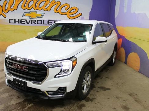 Used 2024 GMC Terrain SLE FWD image 4