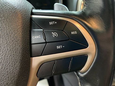Used 2017 Jeep Grand Cherokee Limited AWD/4WD image 23