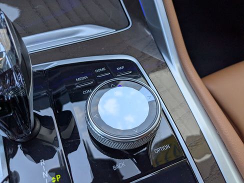 Used 2022 BMW X6 xDrive40i w/ M Sport Package image 29