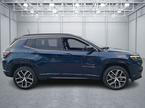 Used 2024 Jeep Compass Limited w/ Elite Group AWD/4WD image 10