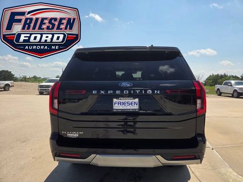 Used 2025 Ford Expedition Platinum w/ Driver's Package AWD/4WD image 6