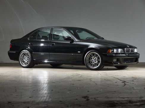 Used 2003 BMW M5 RWD image 3
