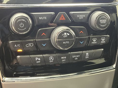 Used 2019 Jeep Grand Cherokee Altitude AWD/4WD image 21