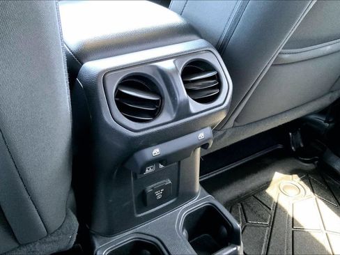 Used 2023 Jeep Gladiator Sport AWD/4WD image 11