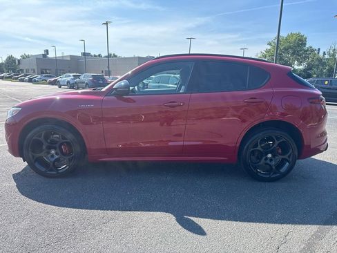 Used 2023 Alfa Romeo Stelvio Veloce AWD/4WD image 3