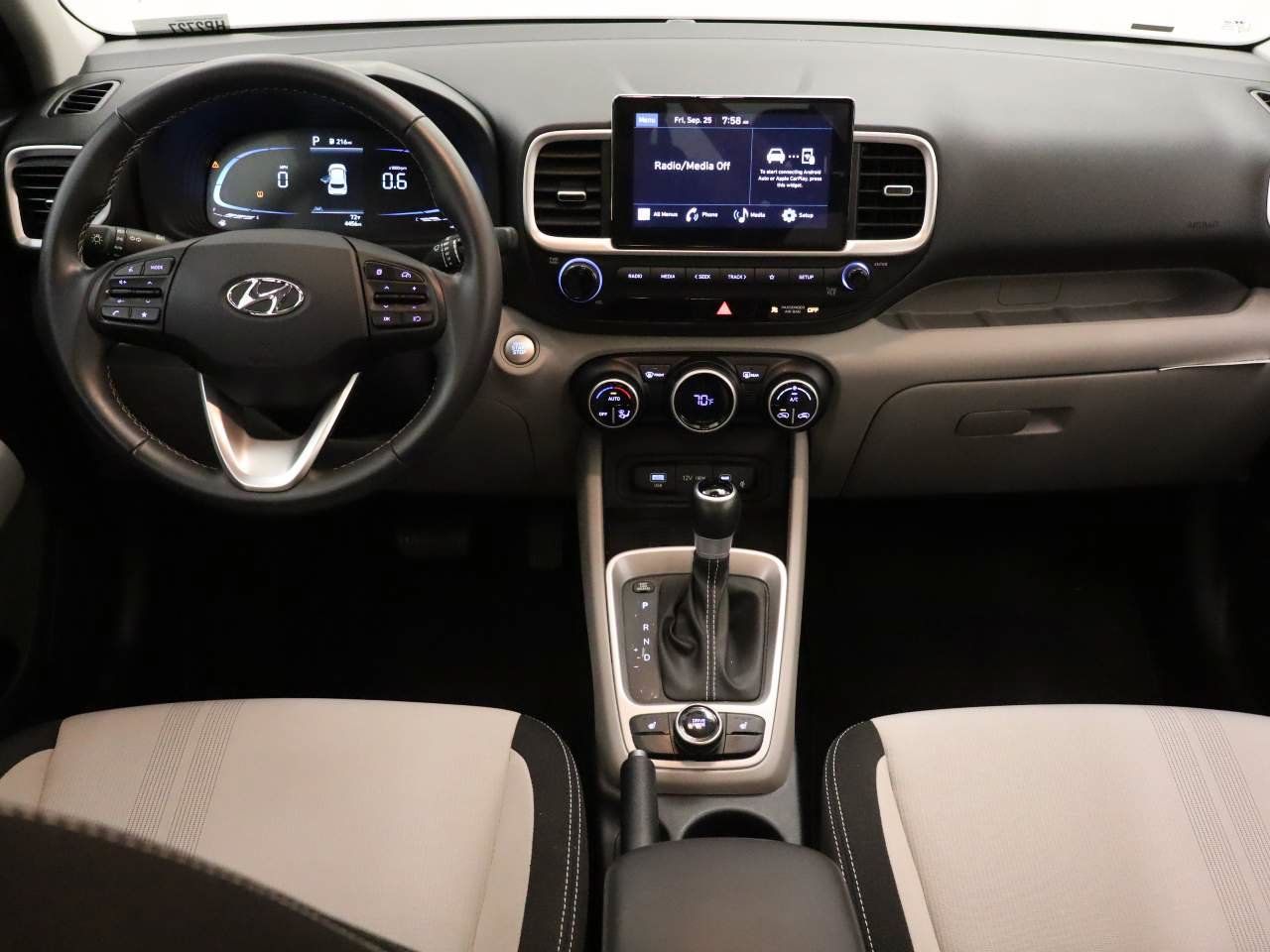 Used 2026 Hyundai Venue SEL FWD image 11