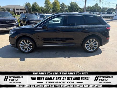 Used 2022 Lincoln Corsair AWD w/ Premium Package image 8