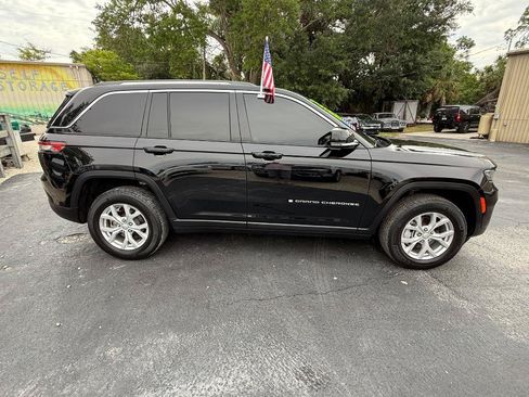 Used 2023 Jeep Grand Cherokee Limited AWD/4WD image 7