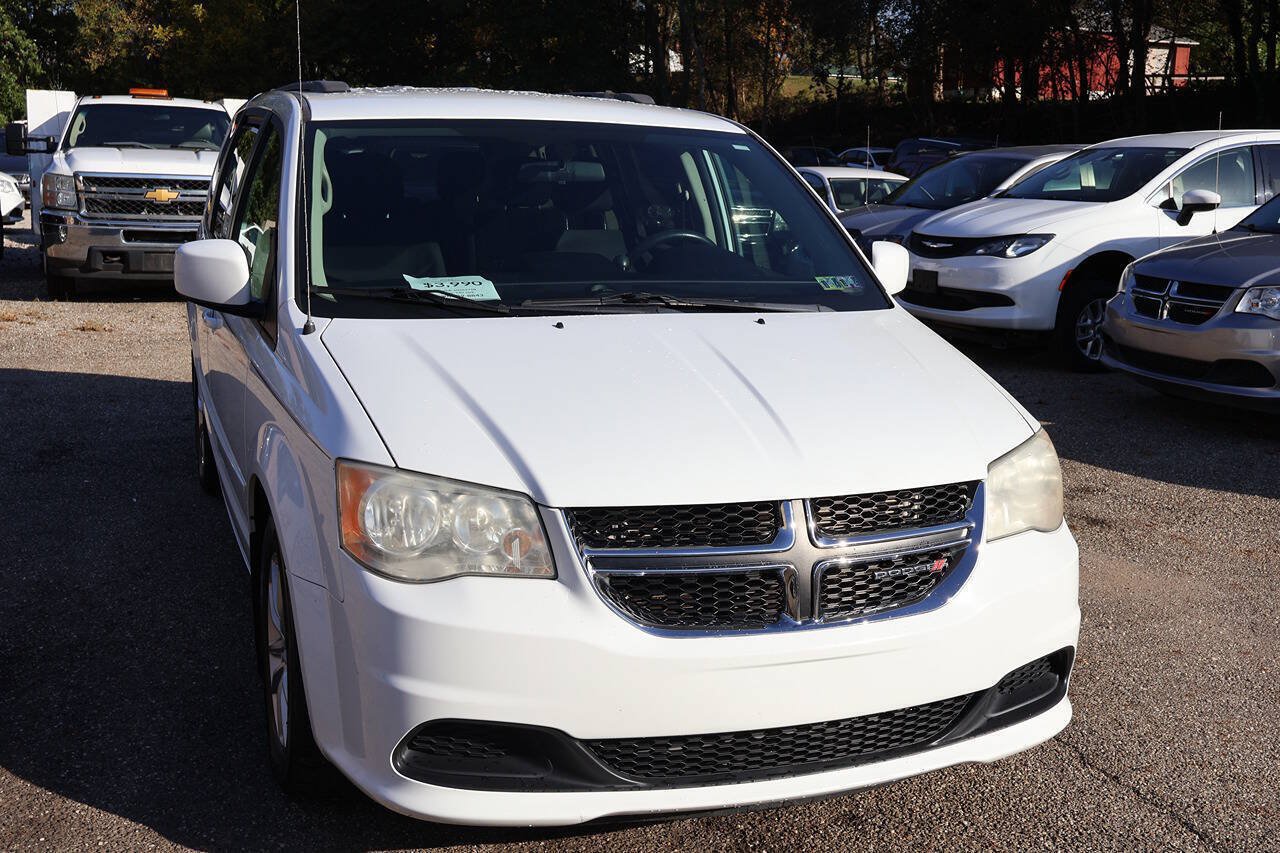 Used 2014 Dodge Grand Caravan SXT FWD image 2