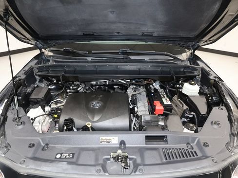 Used 2021 Toyota Highlander XLE AWD/4WD image 20