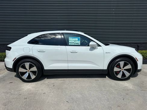Used 2026 Porsche Macan 4S Electric AWD/4WD image 10