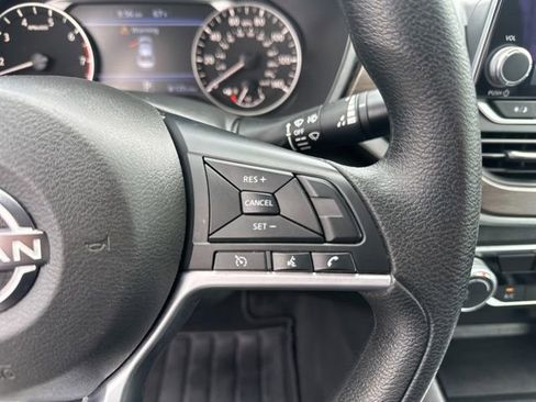 Used 2024 Nissan Altima 2.5 SV FWD image 14