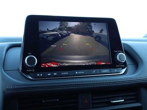 Certified 2025 Nissan Rogue SV AWD/4WD image 12