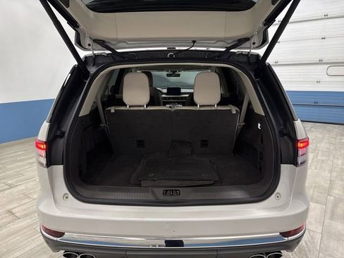 Used 2023 Lincoln Aviator AWD w/ Premium Package image 16