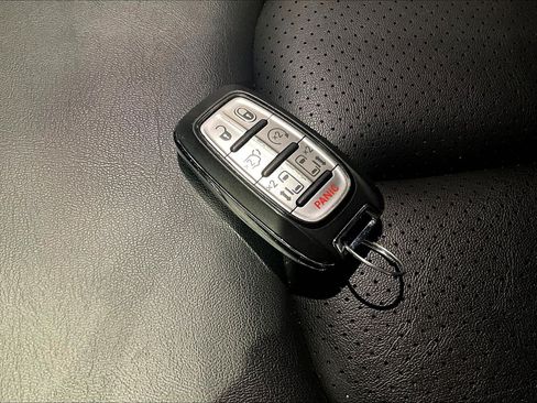 Used 2025 Chrysler Pacifica Select FWD image 36