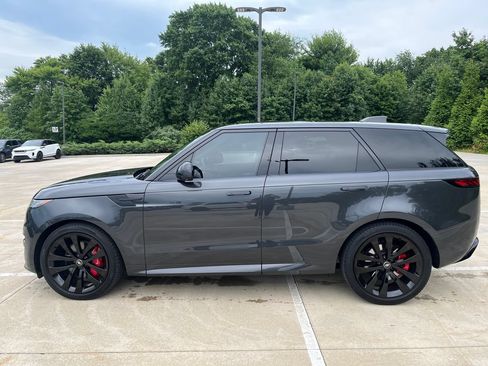 Used 2025 Land Rover Range Rover Sport Dynamic SE AWD/4WD image 2