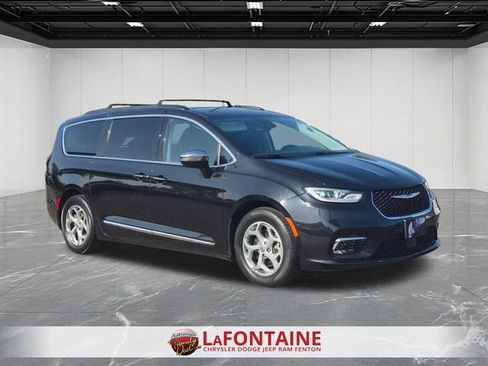 Used 2023 Chrysler Pacifica Limited FWD image 7