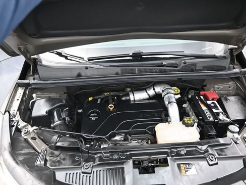 Used 2022 Chevrolet Trax LT w/ LT Convenience Package image 12