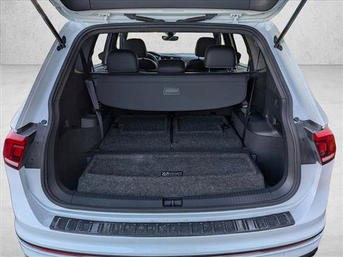 Used 2023 Volkswagen Tiguan SE R-Line FWD image 6