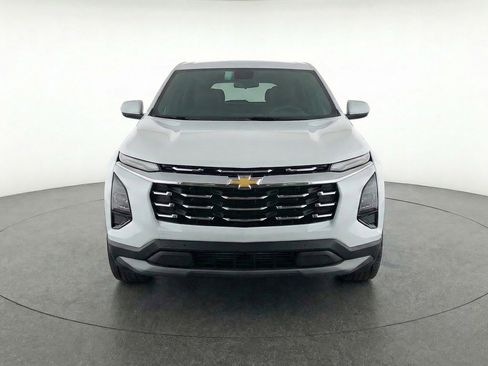 Used 2025 Chevrolet Equinox LT image 2
