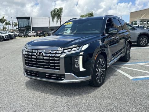 Used 2024 Hyundai Palisade Calligraphy FWD image 2