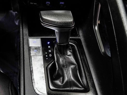 Used 2021 Hyundai Elantra SE image 17