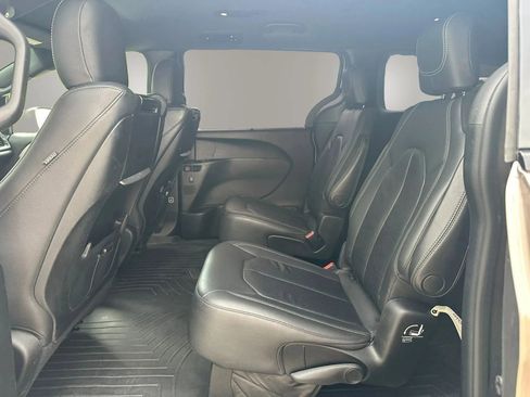 Used 2018 Chrysler Pacifica Touring-L Plus w/ S Appearance Package FWD image 10