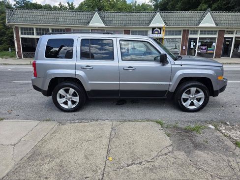 Used 2017 Jeep Patriot Latitude AWD/4WD image 7