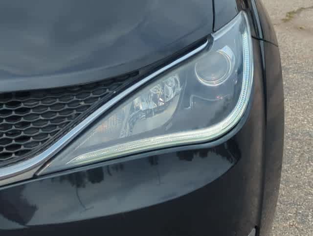 Certified 2018 Chrysler Pacifica Limited FWD image 11