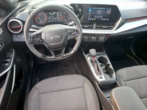 Used 2024 Chevrolet Trax RS w/ Sunroof Package FWD image 11