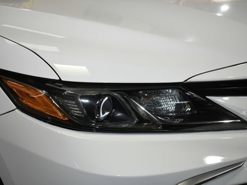 Used 2021 Toyota Camry LE image 58