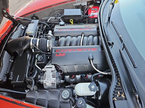 Used 2005 Chevrolet Corvette Coupe w/ Preferred Equipment Group RWD image 23