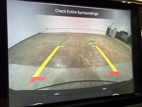 Used 2023 Chrysler Pacifica Touring-L image 15