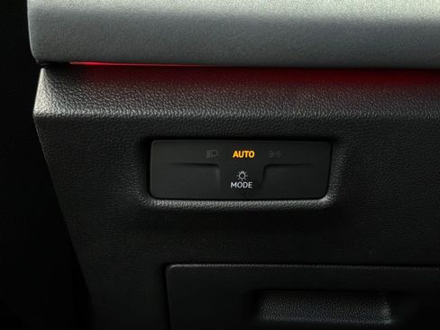Used 2026 Volkswagen Tiguan SE FWD image 23