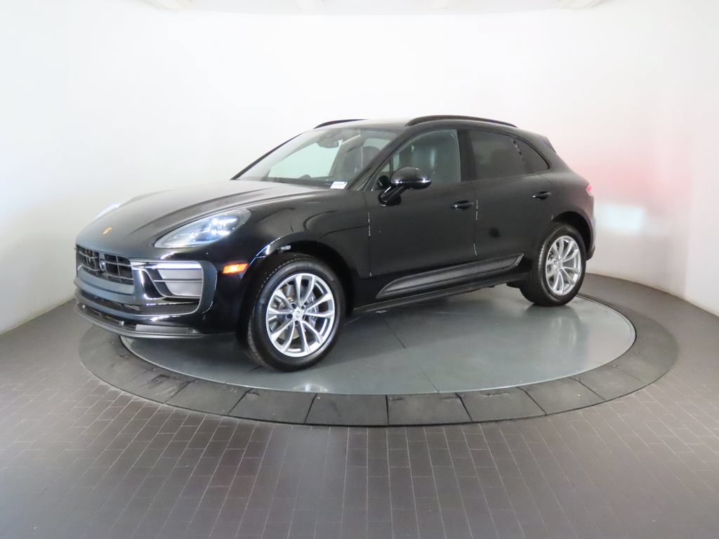Certified 2025 Porsche Macan AWD/4WD image 1